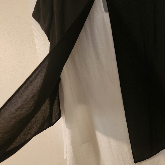 Dresser Black & White Layered Top Medium - Picture 5 of 7